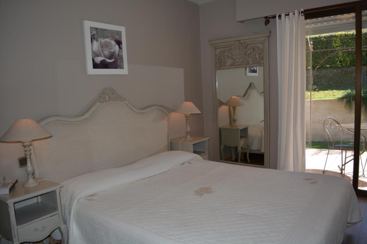 Hotel Le Colombier Мустие Сен Мари Екстериор снимка