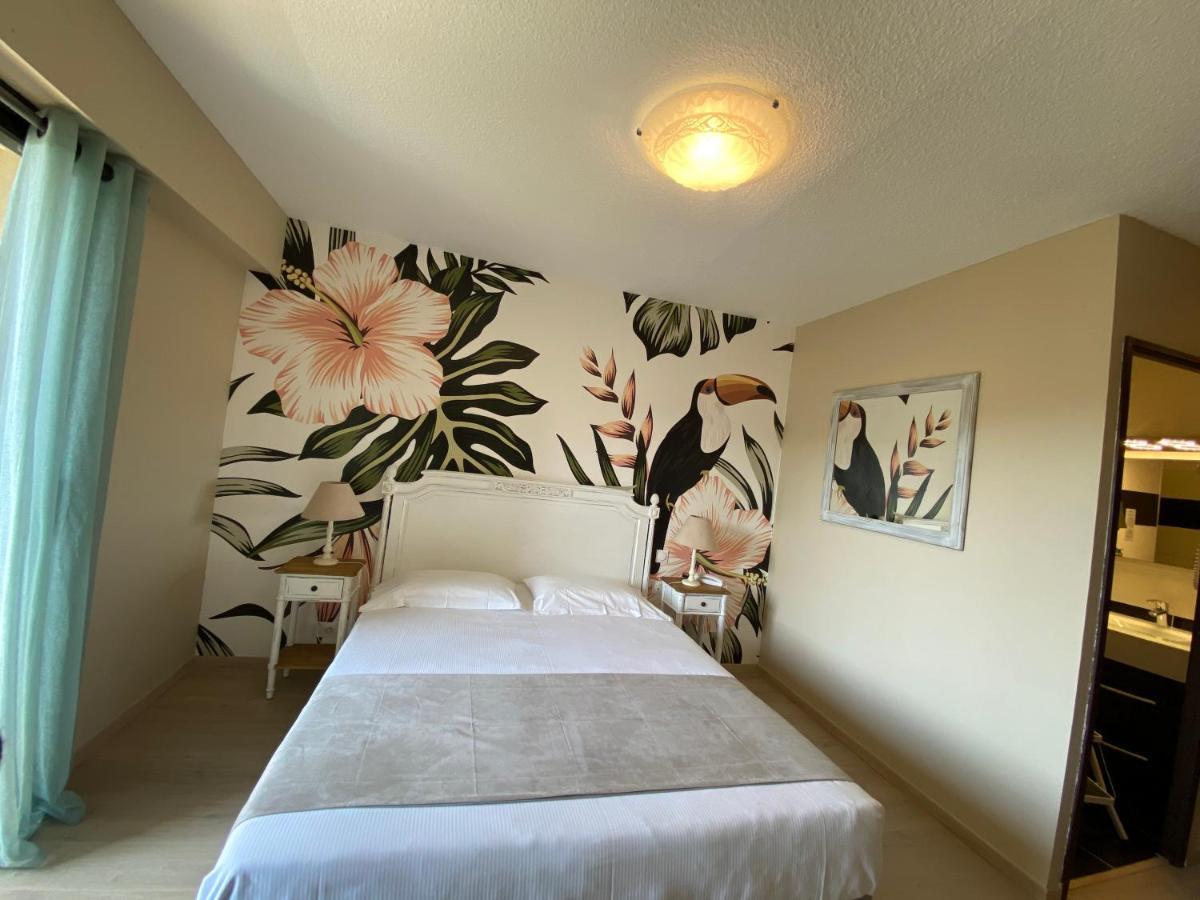 Hotel Le Colombier Мустие Сен Мари Екстериор снимка