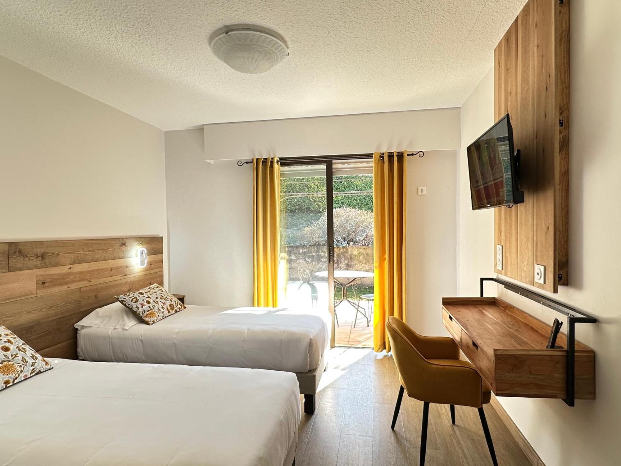 Hotel Le Colombier Мустие Сен Мари Екстериор снимка