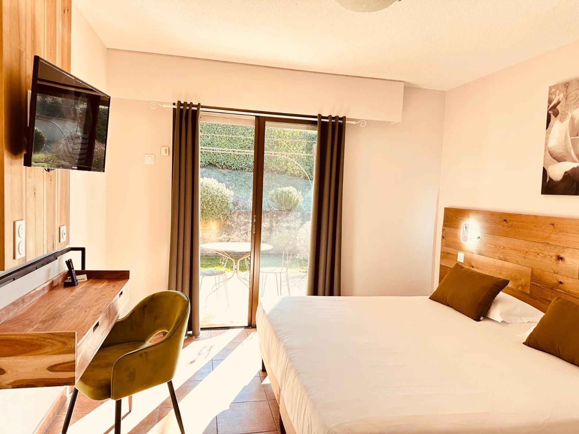 Hotel Le Colombier Мустие Сен Мари Екстериор снимка