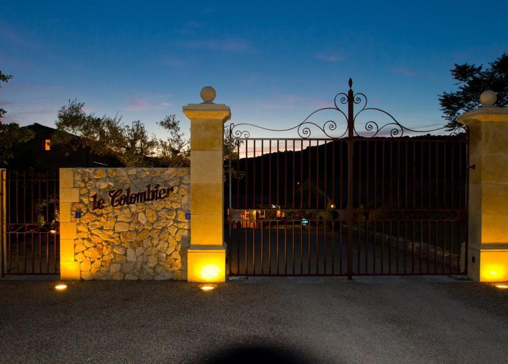 Hotel Le Colombier Мустие Сен Мари Екстериор снимка